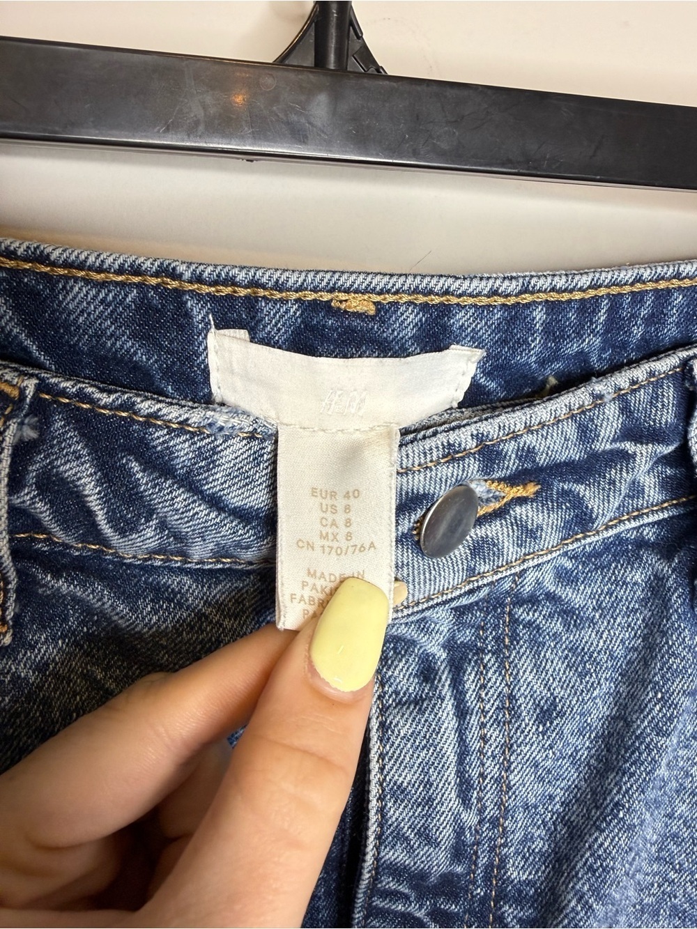 H&M Vintage-Inspired Mid-Blue Denim Cutoff Shorts - Picture 6 of 10